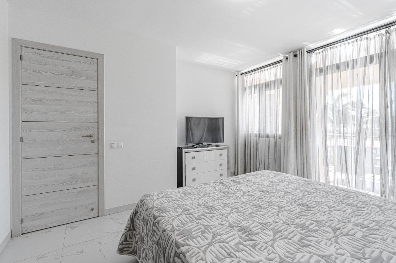 Amazing 3 Bedroom Apartment On The First Line Of The Best Las Americas Beach, Air Conditioner And Terrace Ocean View Playa de las Americas  Ngoại thất bức ảnh