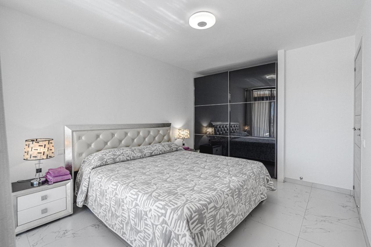 Amazing 3 Bedroom Apartment On The First Line Of The Best Las Americas Beach, Air Conditioner And Terrace Ocean View Playa de las Americas  Ngoại thất bức ảnh