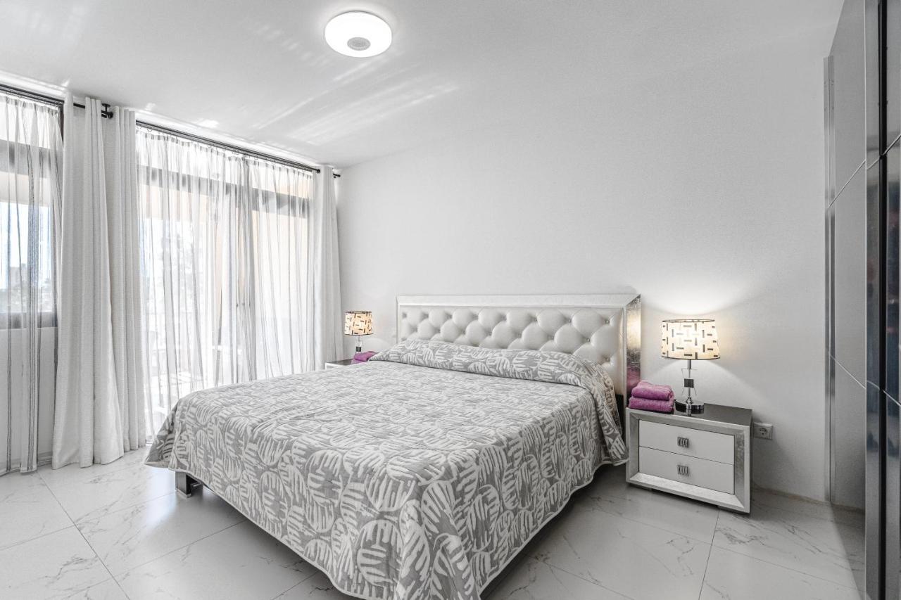 Amazing 3 Bedroom Apartment On The First Line Of The Best Las Americas Beach, Air Conditioner And Terrace Ocean View Playa de las Americas  Ngoại thất bức ảnh