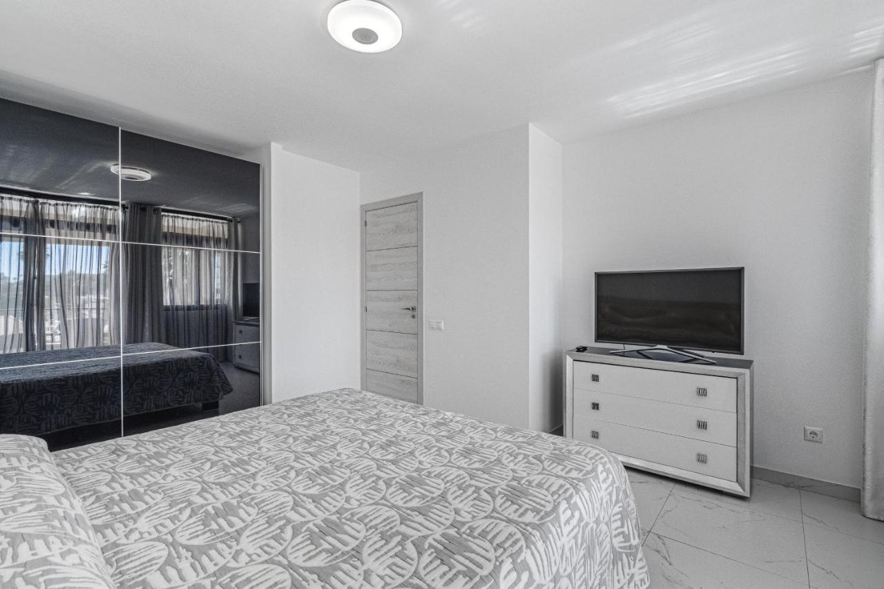 Amazing 3 Bedroom Apartment On The First Line Of The Best Las Americas Beach, Air Conditioner And Terrace Ocean View Playa de las Americas  Ngoại thất bức ảnh